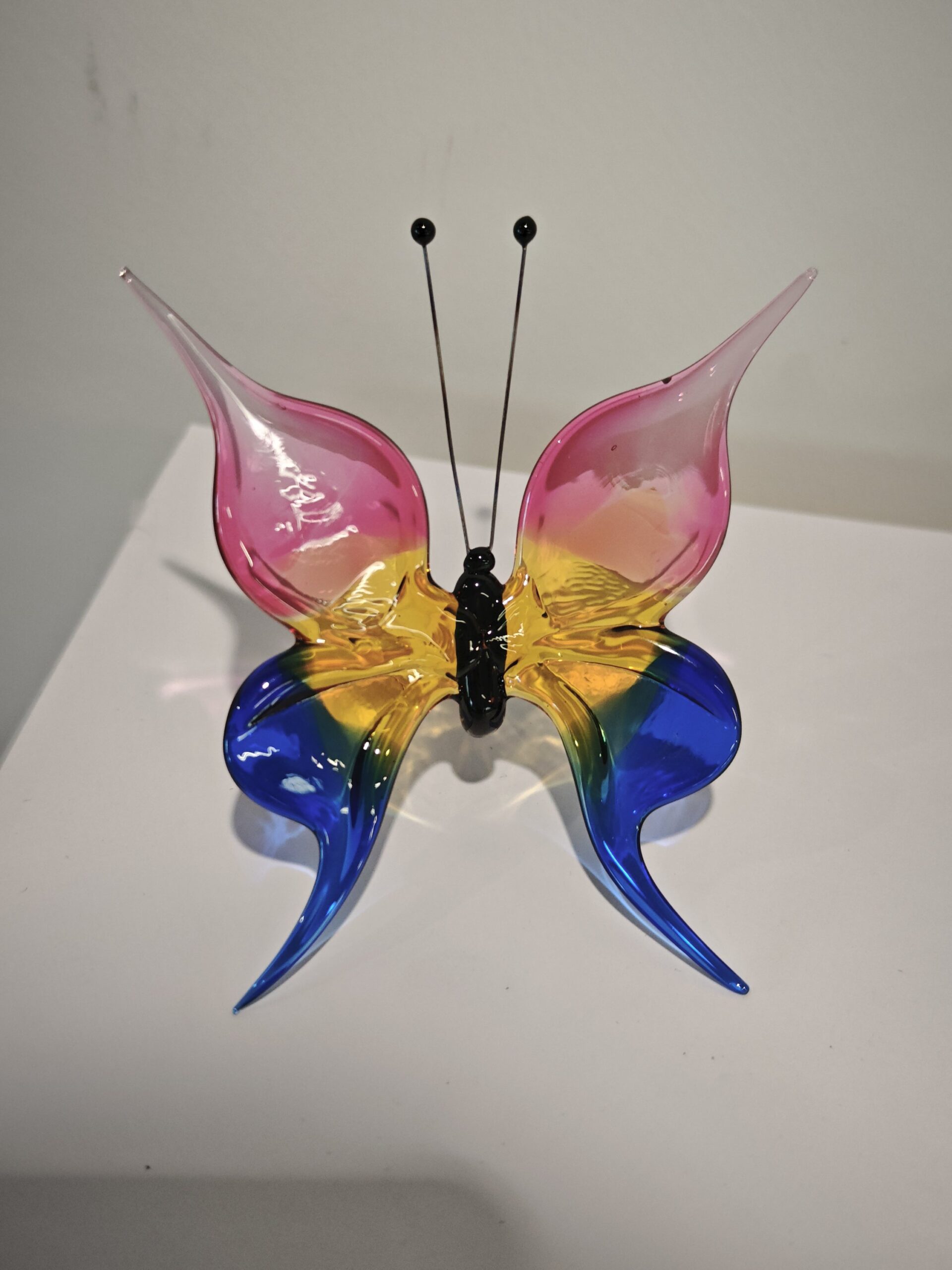 Glazen beeld vlinder glas staand in willekeurige kleur 9cm