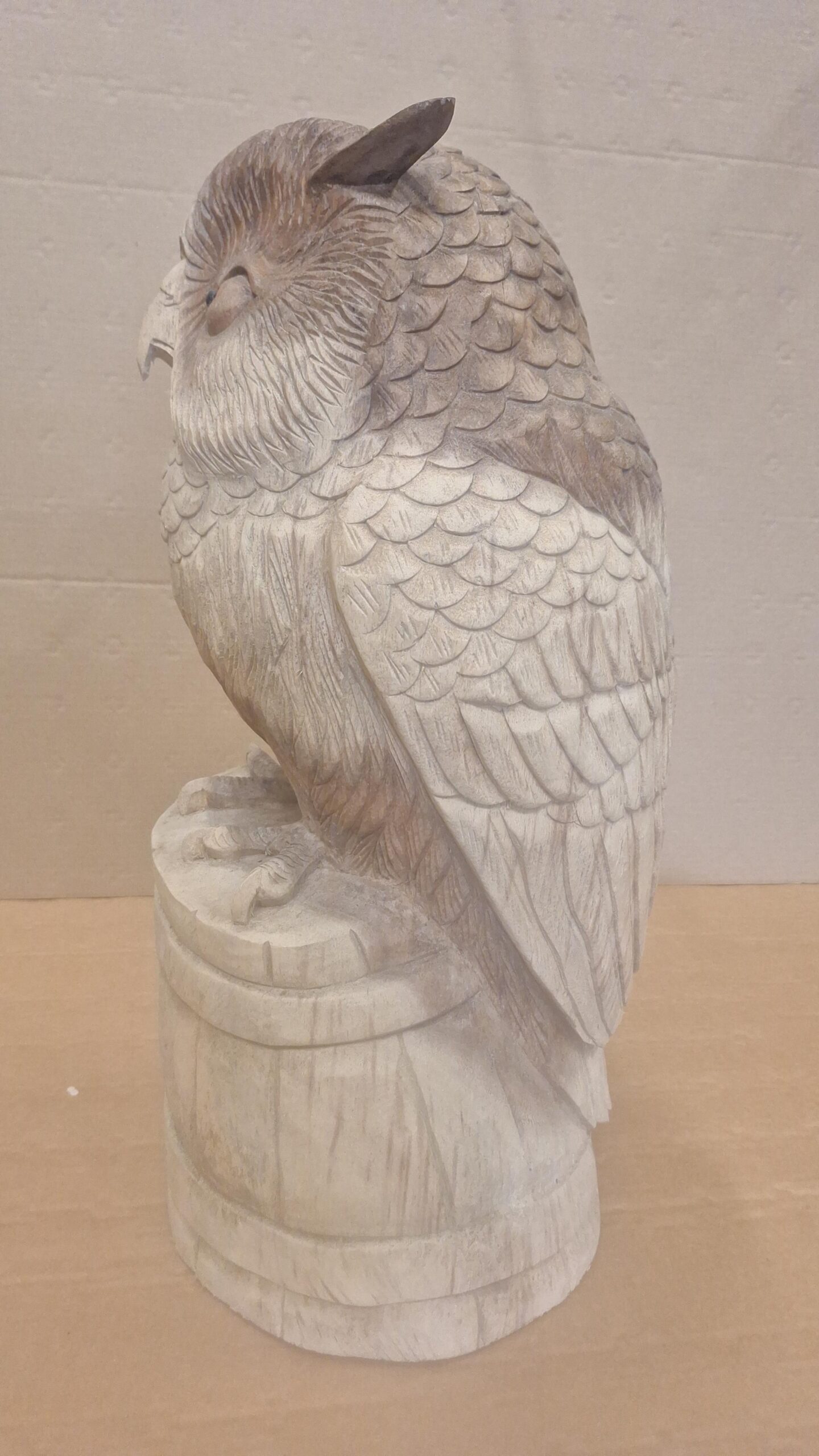 Uil hout op ton 53cm