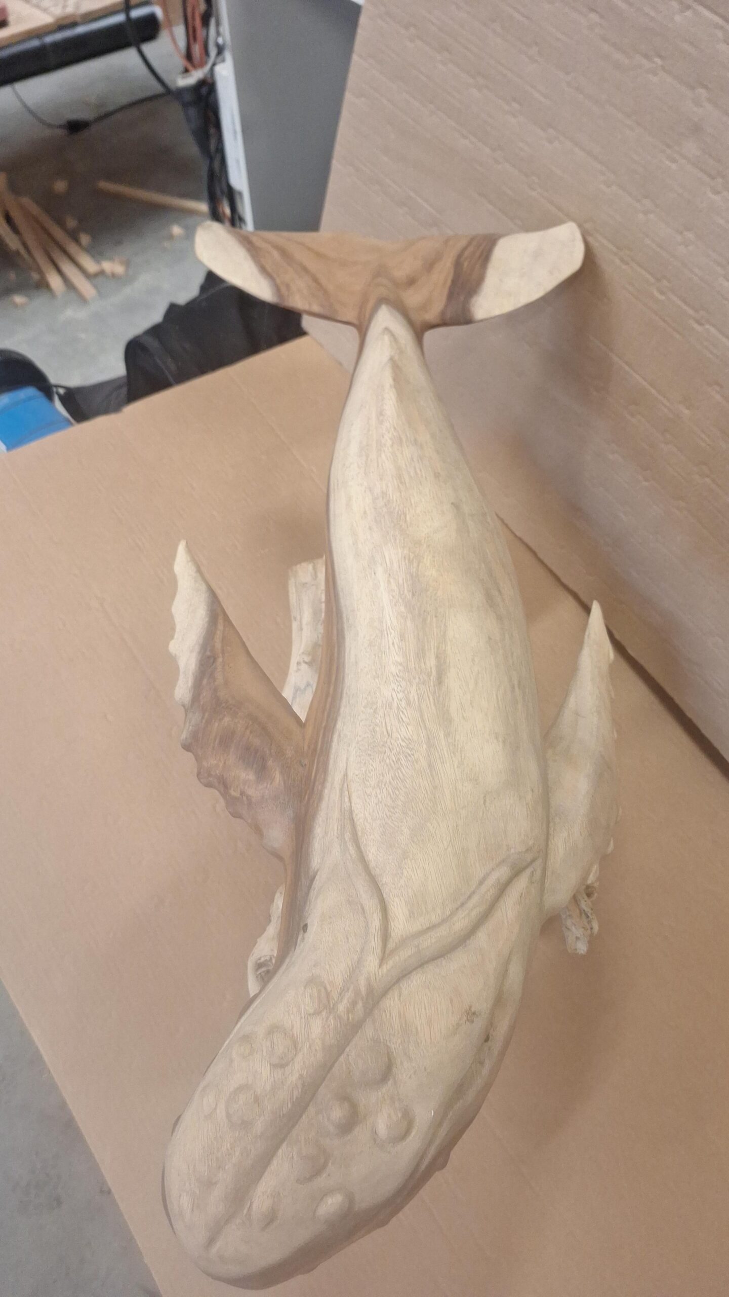 Wal Buckelwal Holz auf Ständer 90cm