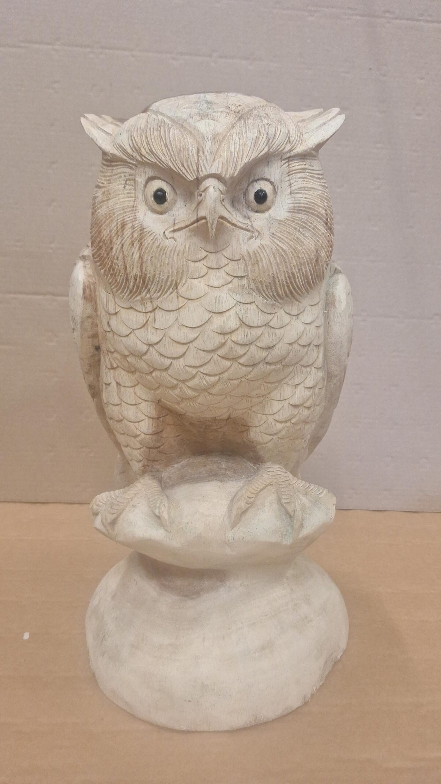 Eule auf Felsenholz 43cm