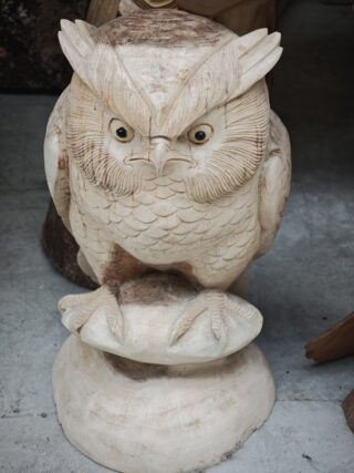 Eule auf Felsenholz 43cm