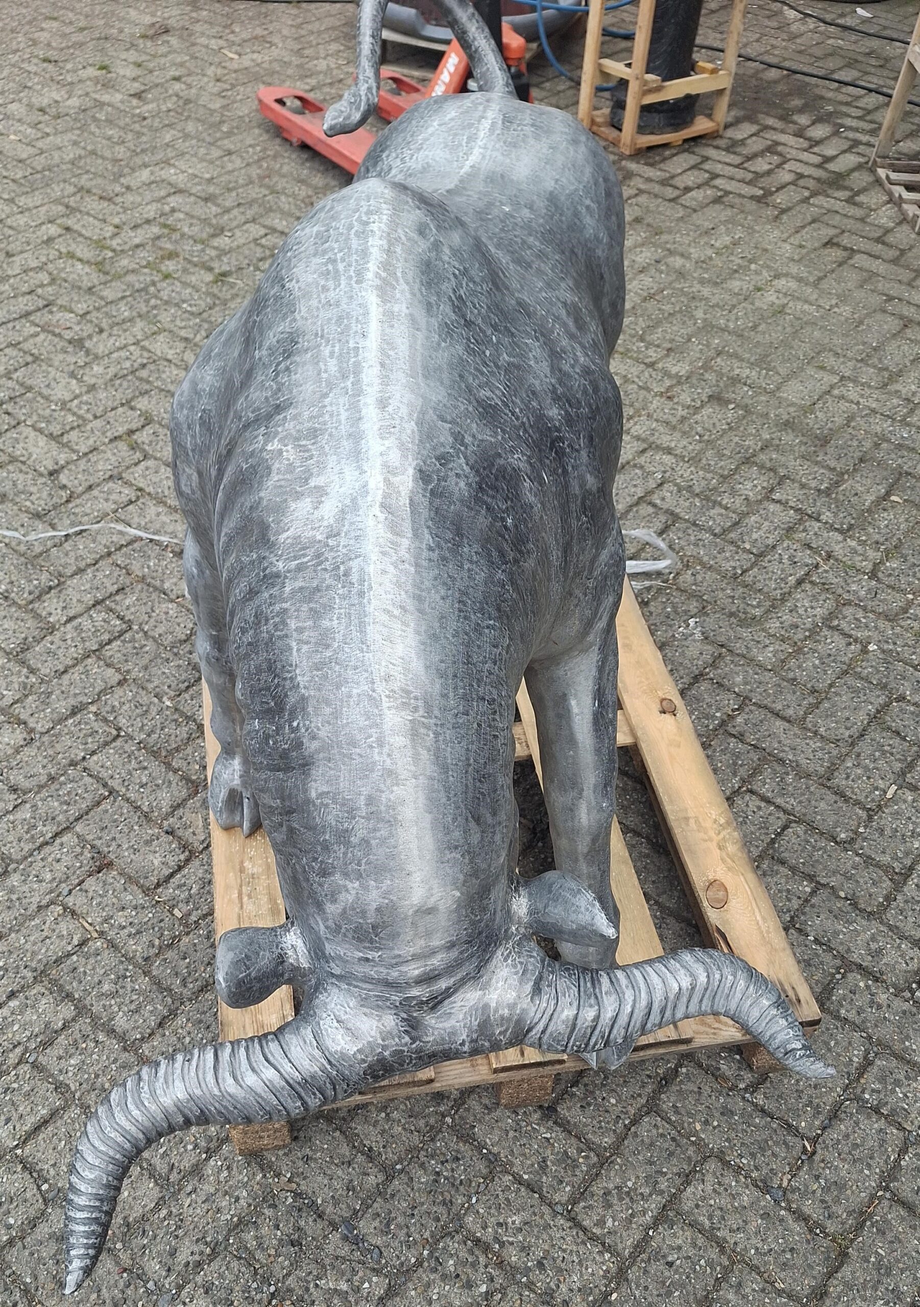 Stier van aluminium 145cm