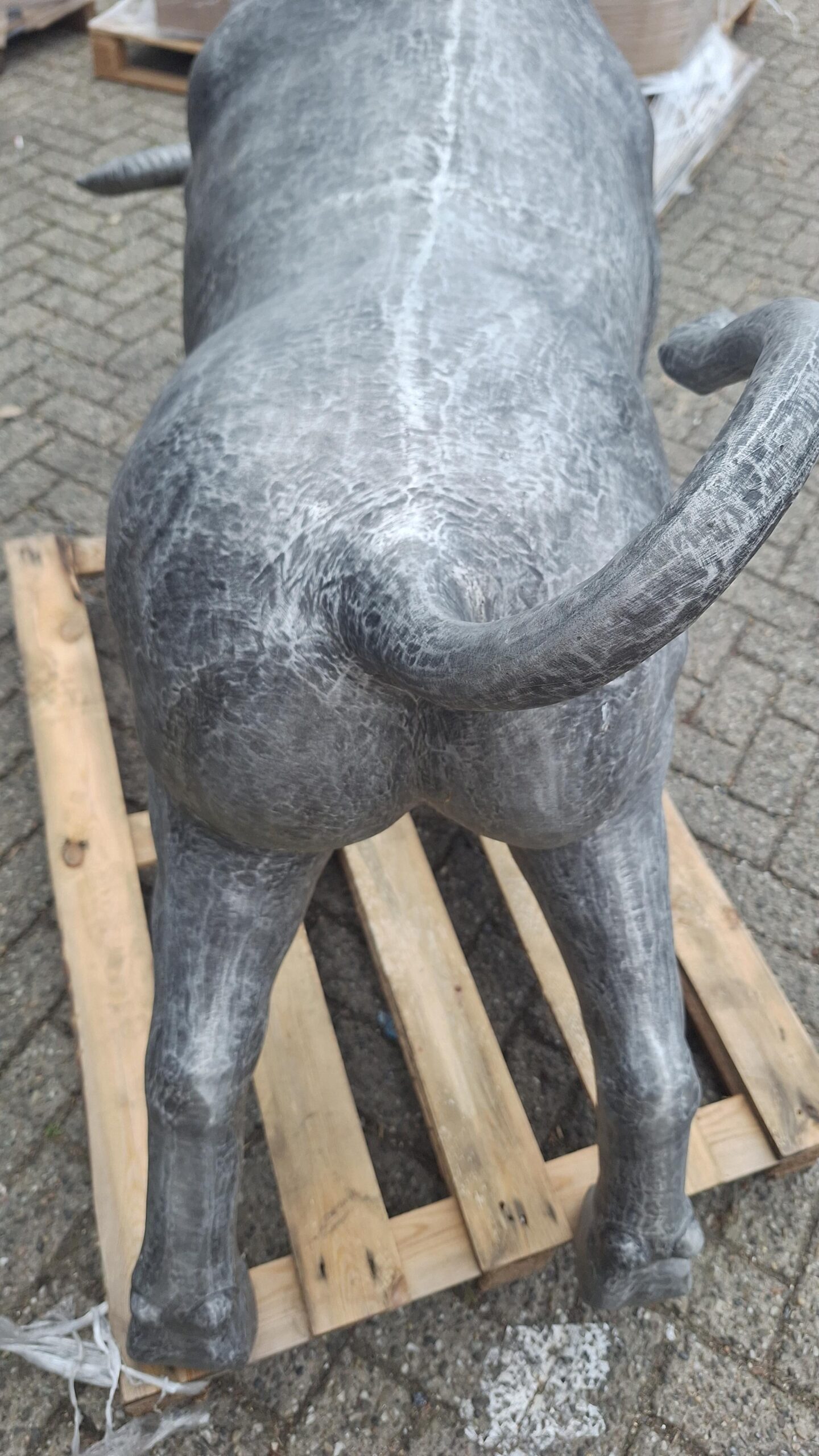 Stier van aluminium 145cm