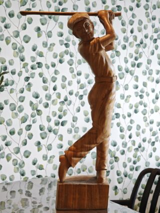 Houten beeld golfer 80cm eliassen.nl