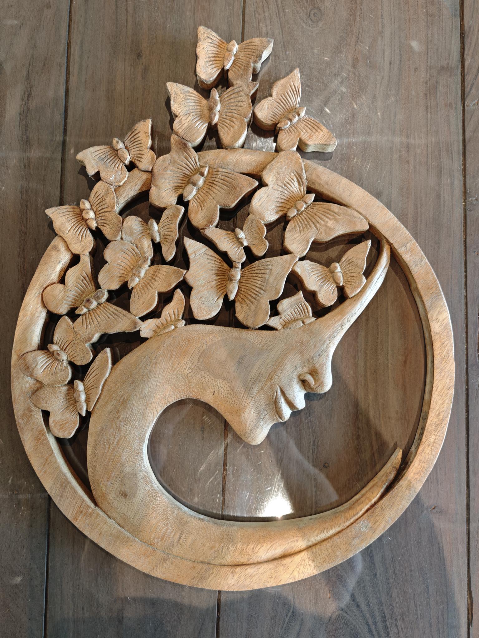 Houten wandpaneel gezicht abstract met vlinders 40cm eliassen.nl