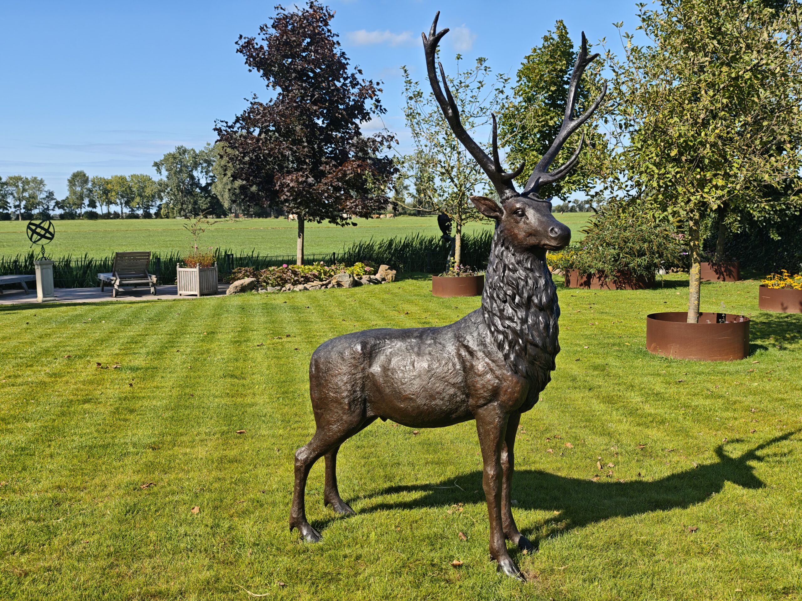 Bronzen groot hert 215cm eliassen.nl
