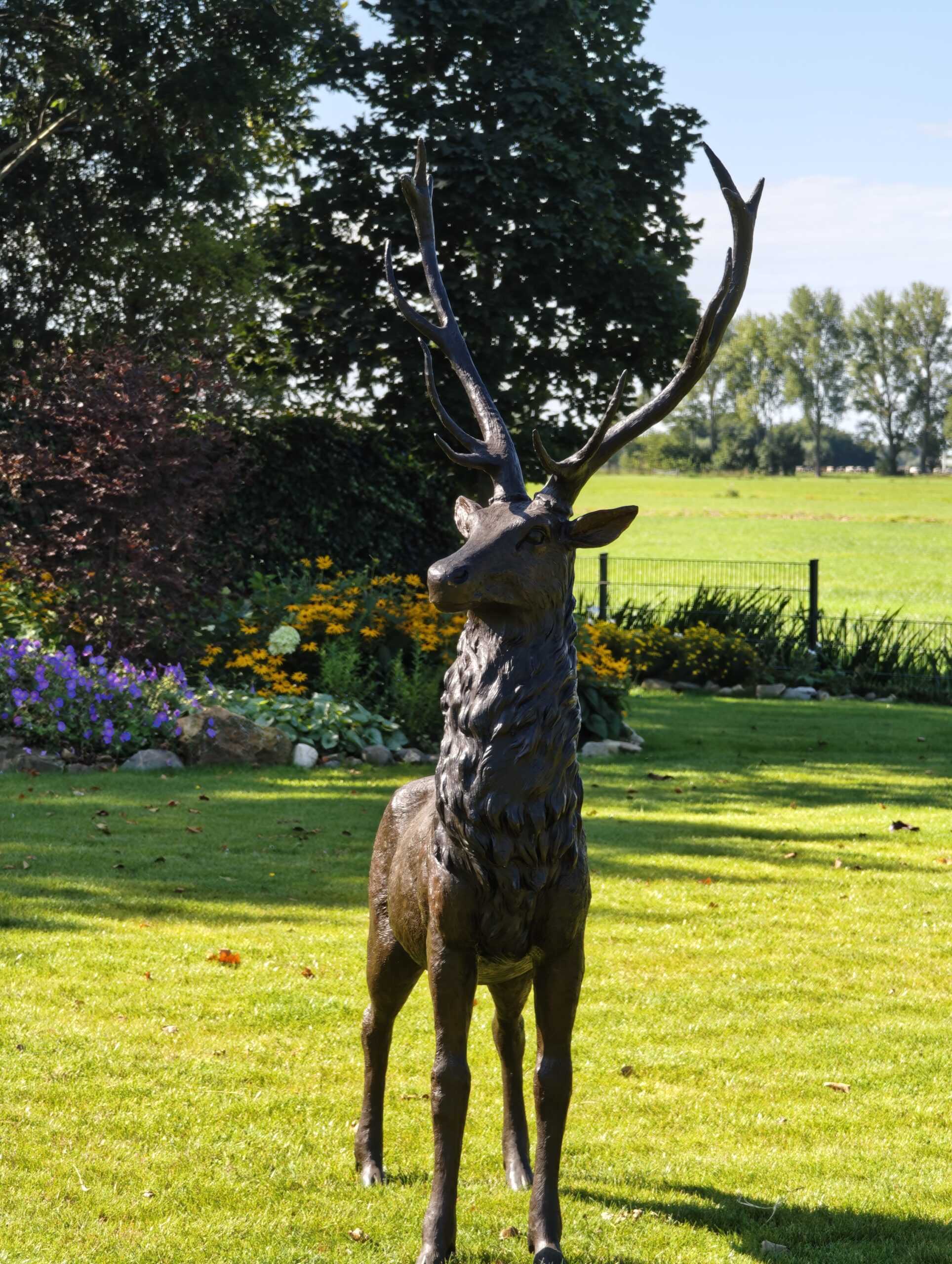 Bronzen groot hert 215cm eliassen.nl