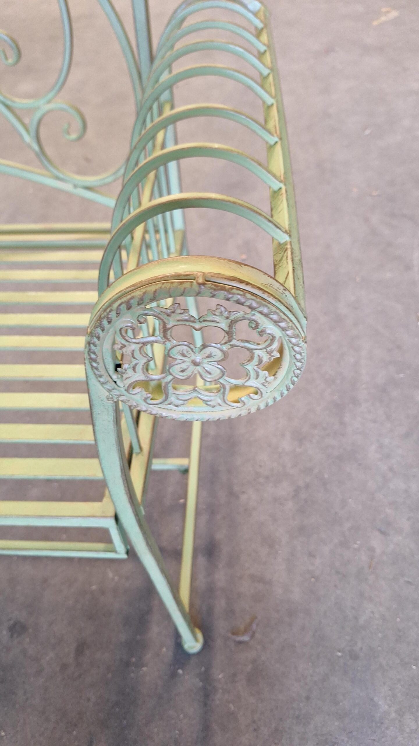 Klassische Gartenbank mit Schmetterling Metall 132cm grün