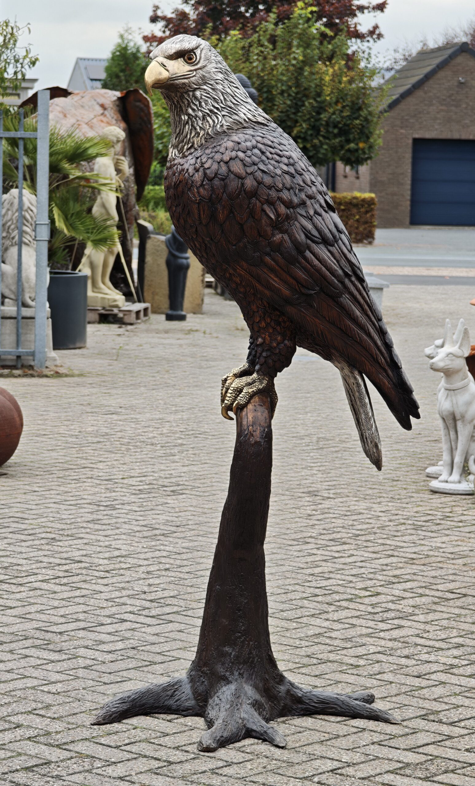 Bronzestatue großer Adler Adler auf Baumstumpf 180cm eliassen.co.uk 7