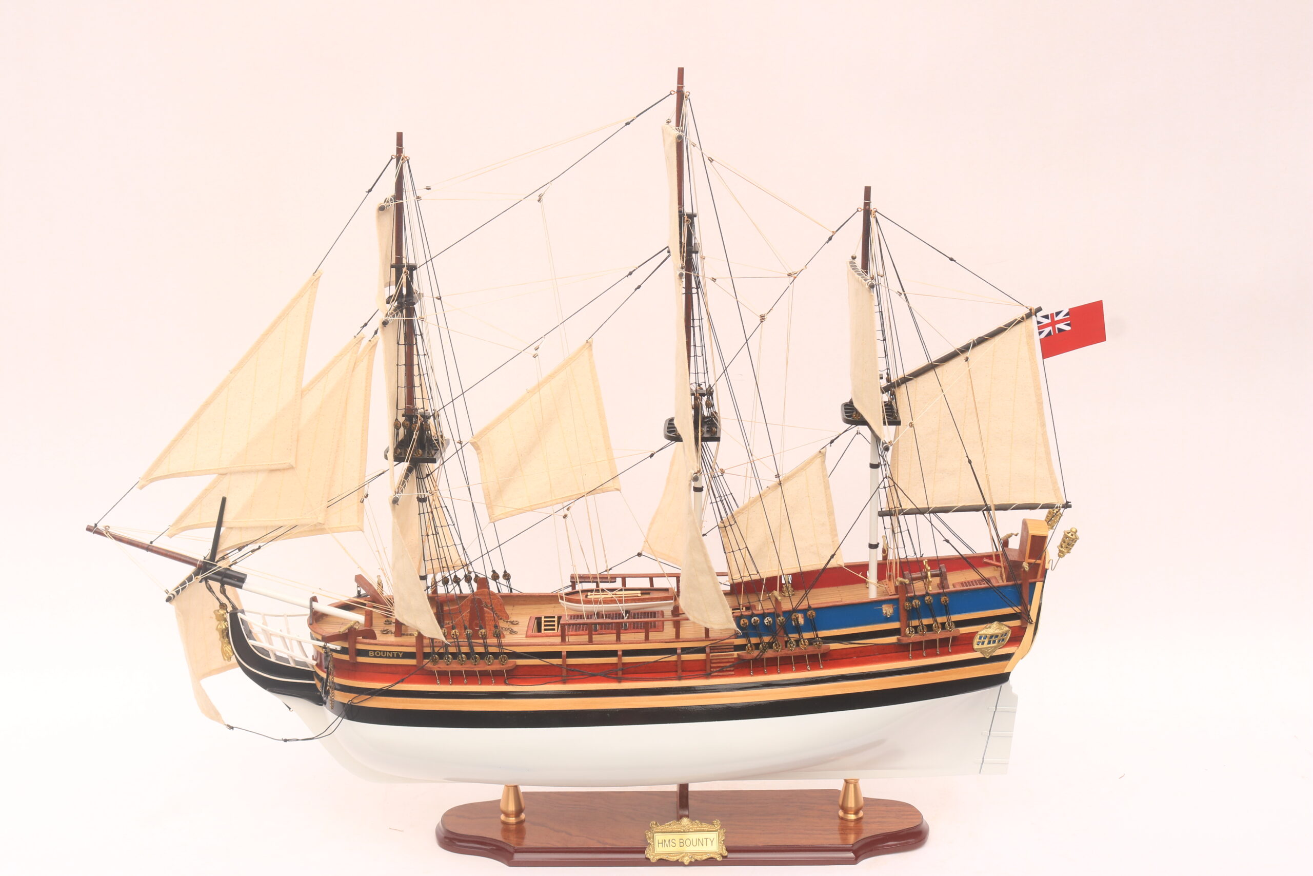 Modelboot Bounty hout 80cm