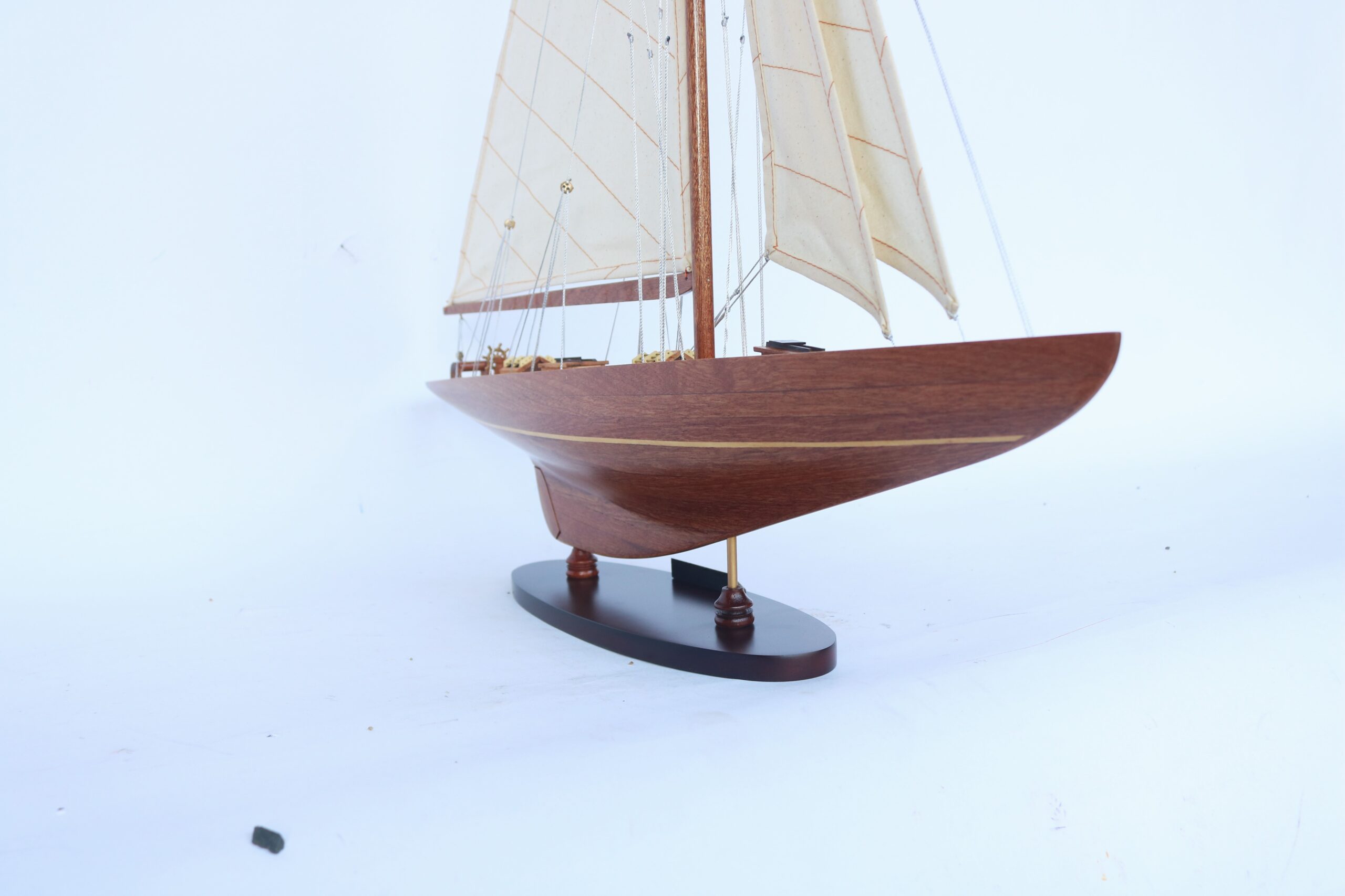 Model boat Shamrock wood 76cm