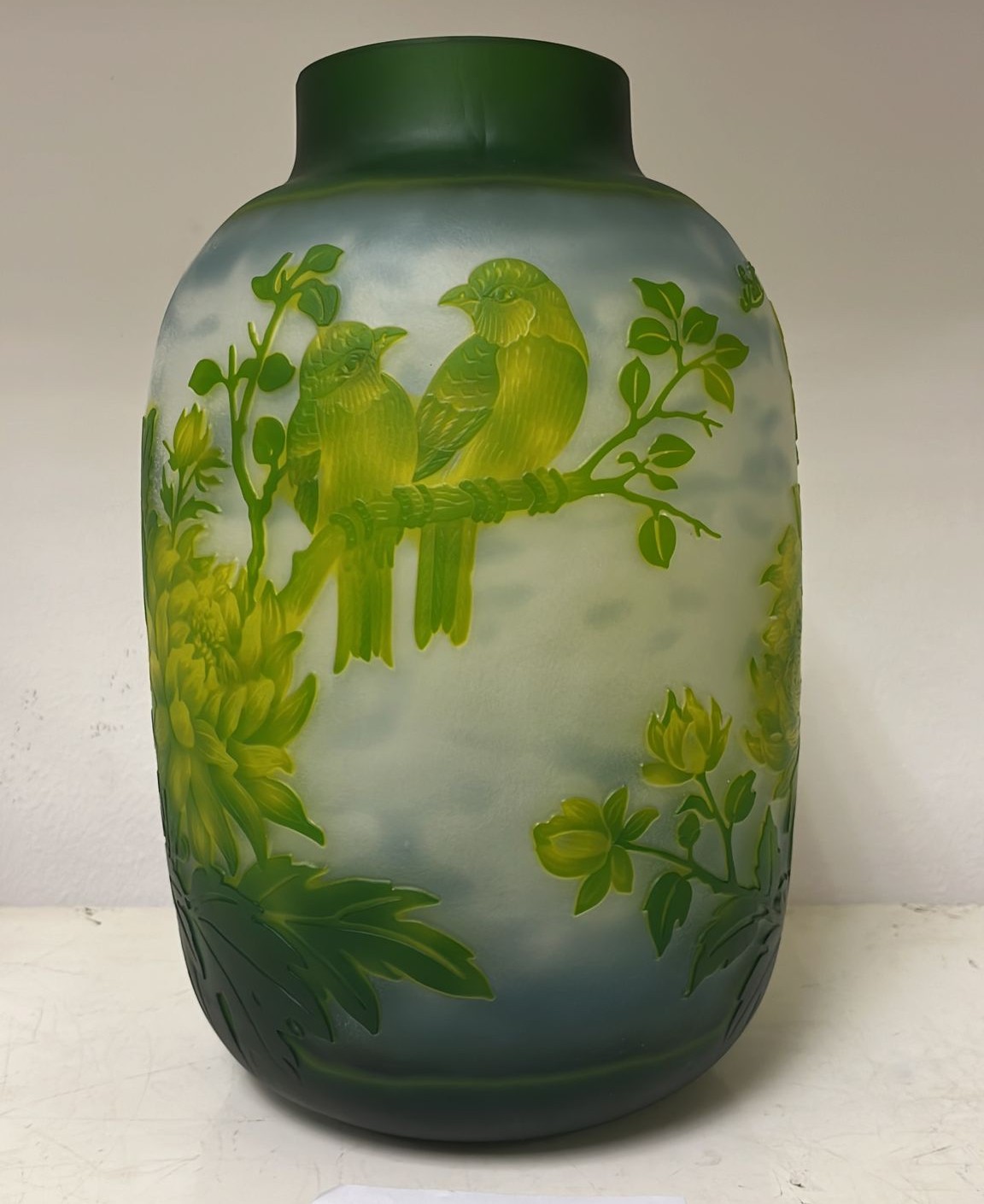 Cameo Glasvase von Emile Gallé Blütenzweig mit Vogel 34cm