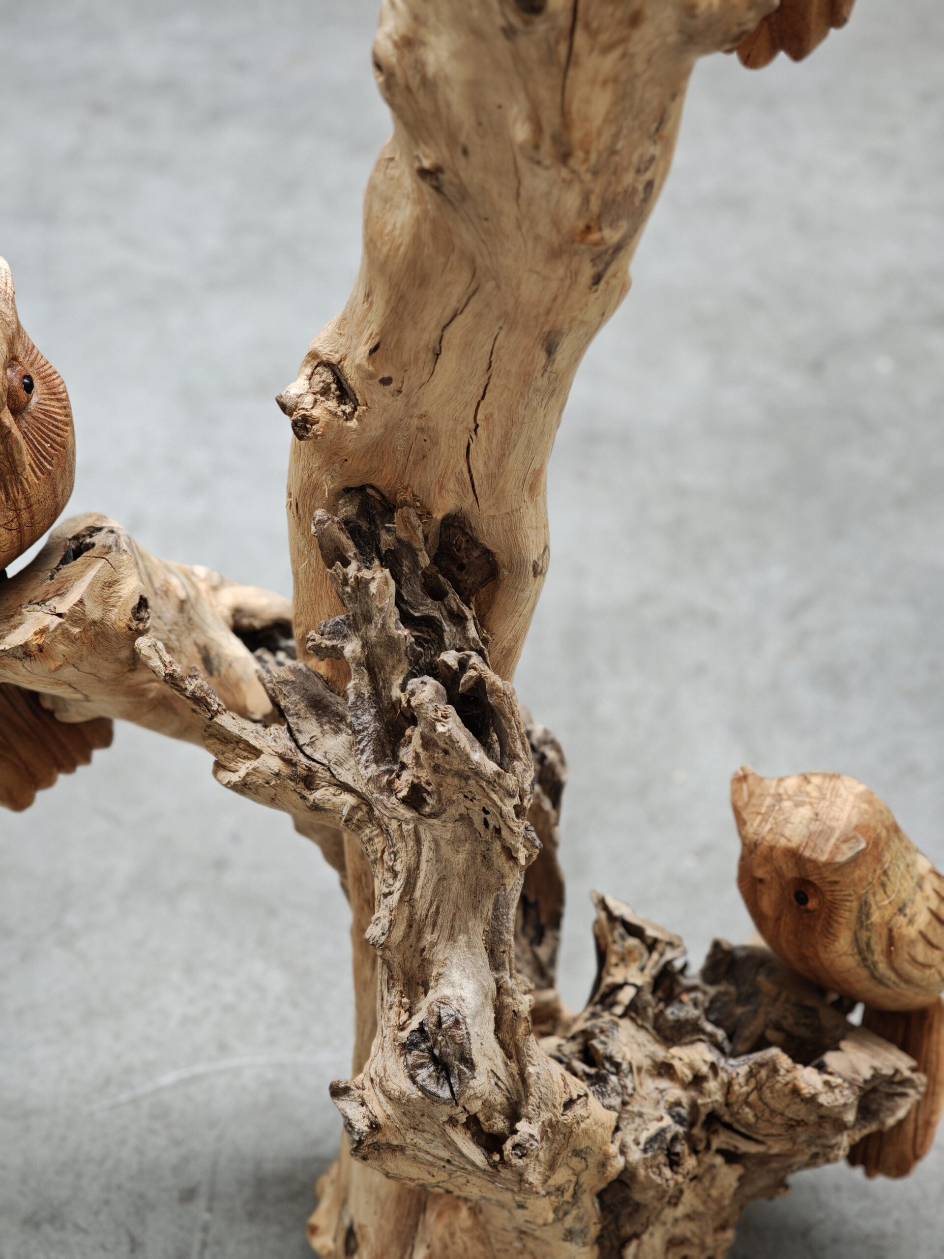 Beeld hout uilenfamilie 3 uilen op stam 82cm