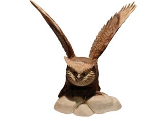 Beeld hout uil met vleugels open 50cm eliassen.nl