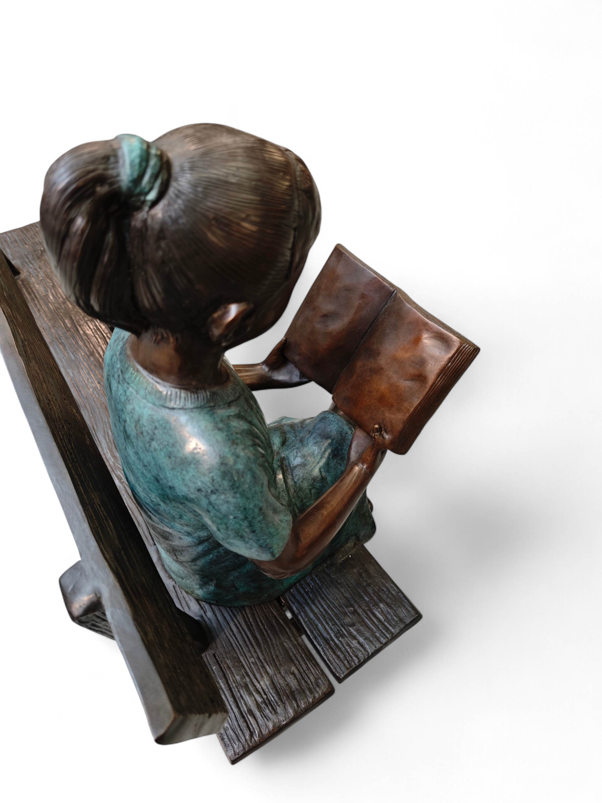 Reading girl on bench bronze 111cm