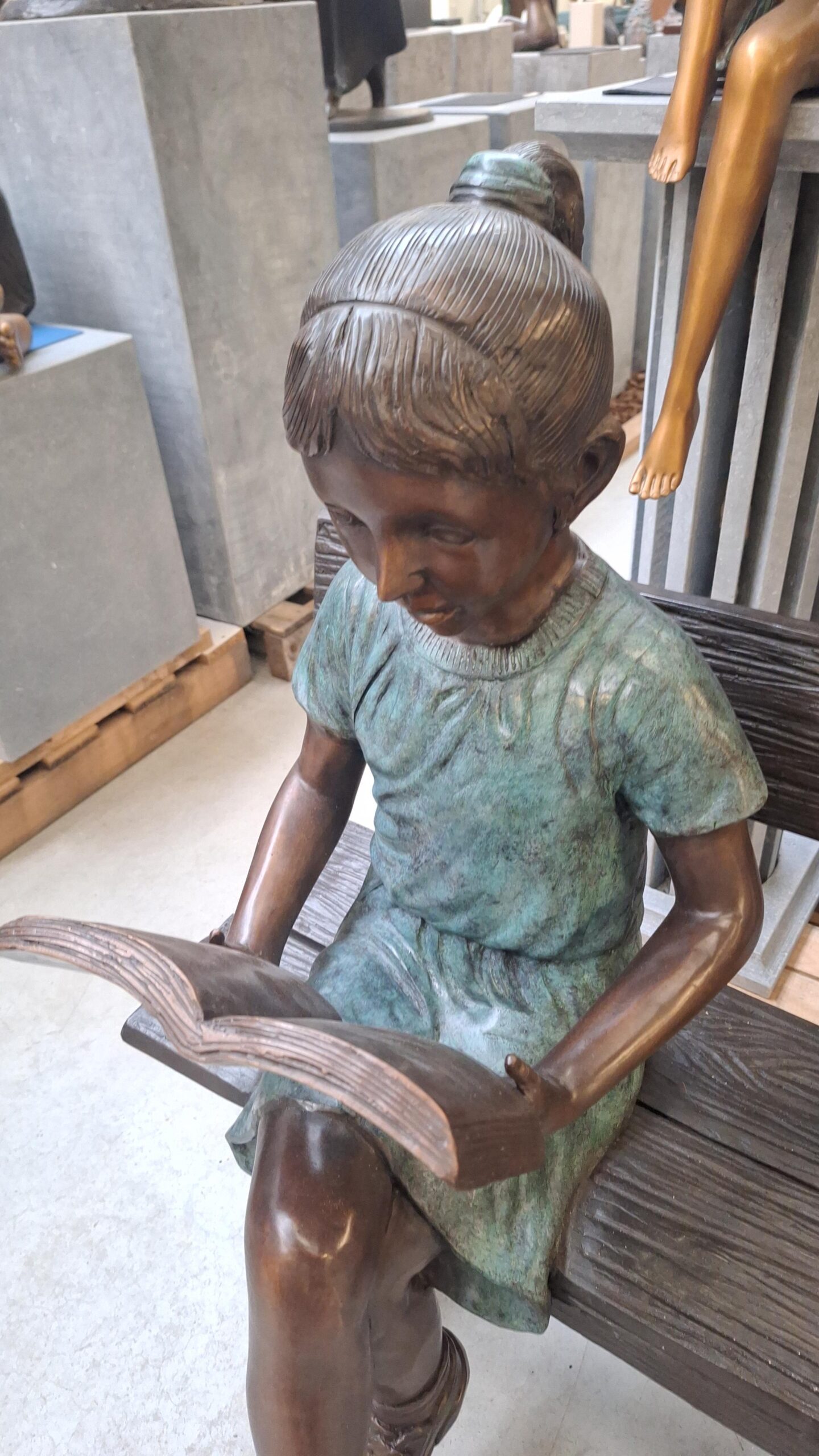 Reading girl on bench bronze 111cm