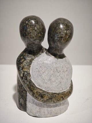 Beeld Speksteen Knuffelend koppel 11cm