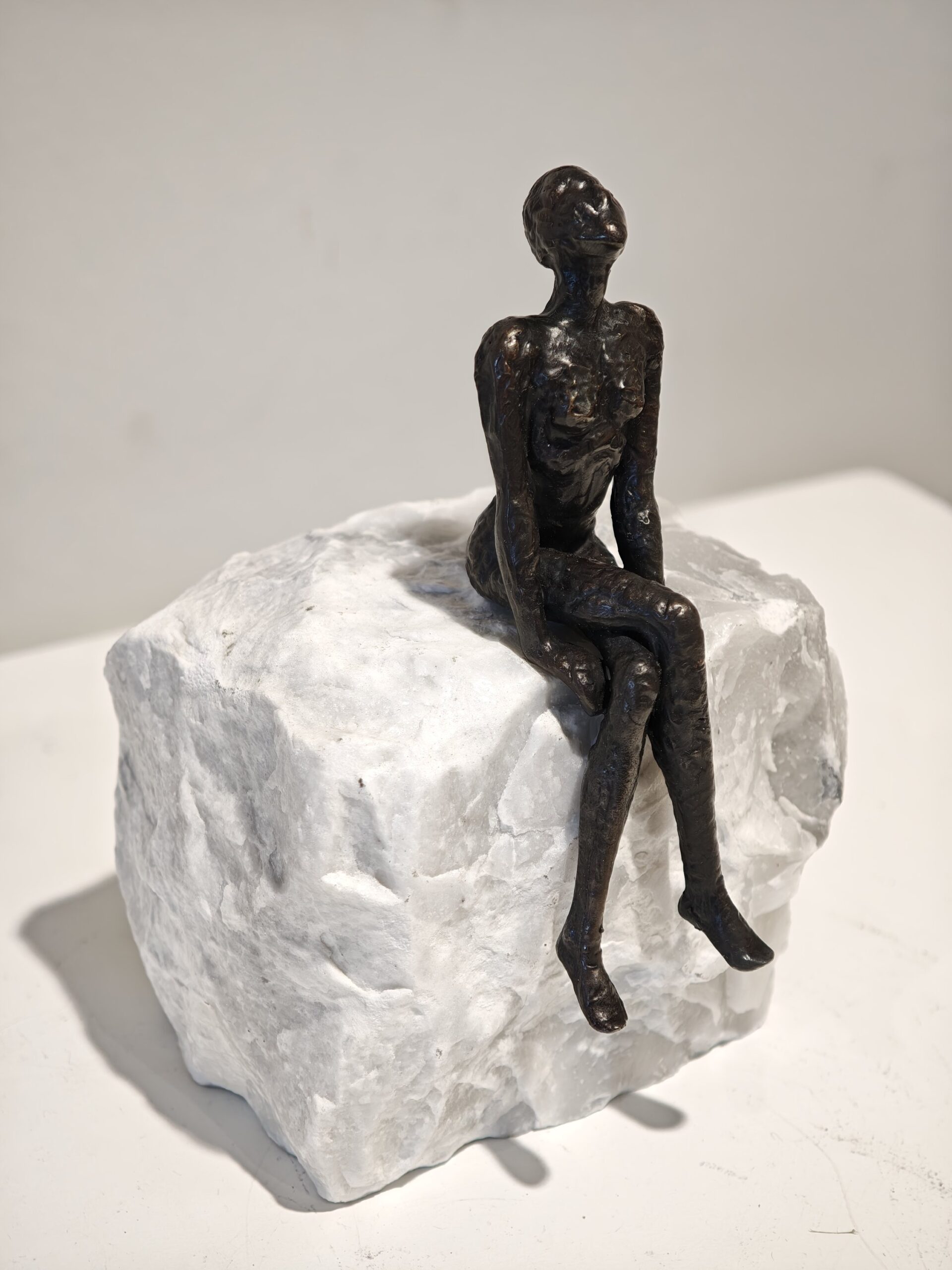 Statue bronze on stone Looking at the sky 13cm