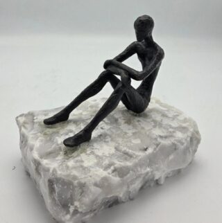 Bronzestatue auf Stein Träumen Eliassen.de bs1565