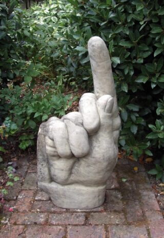 Skulptur mit zeigender Hand Eliassen.com