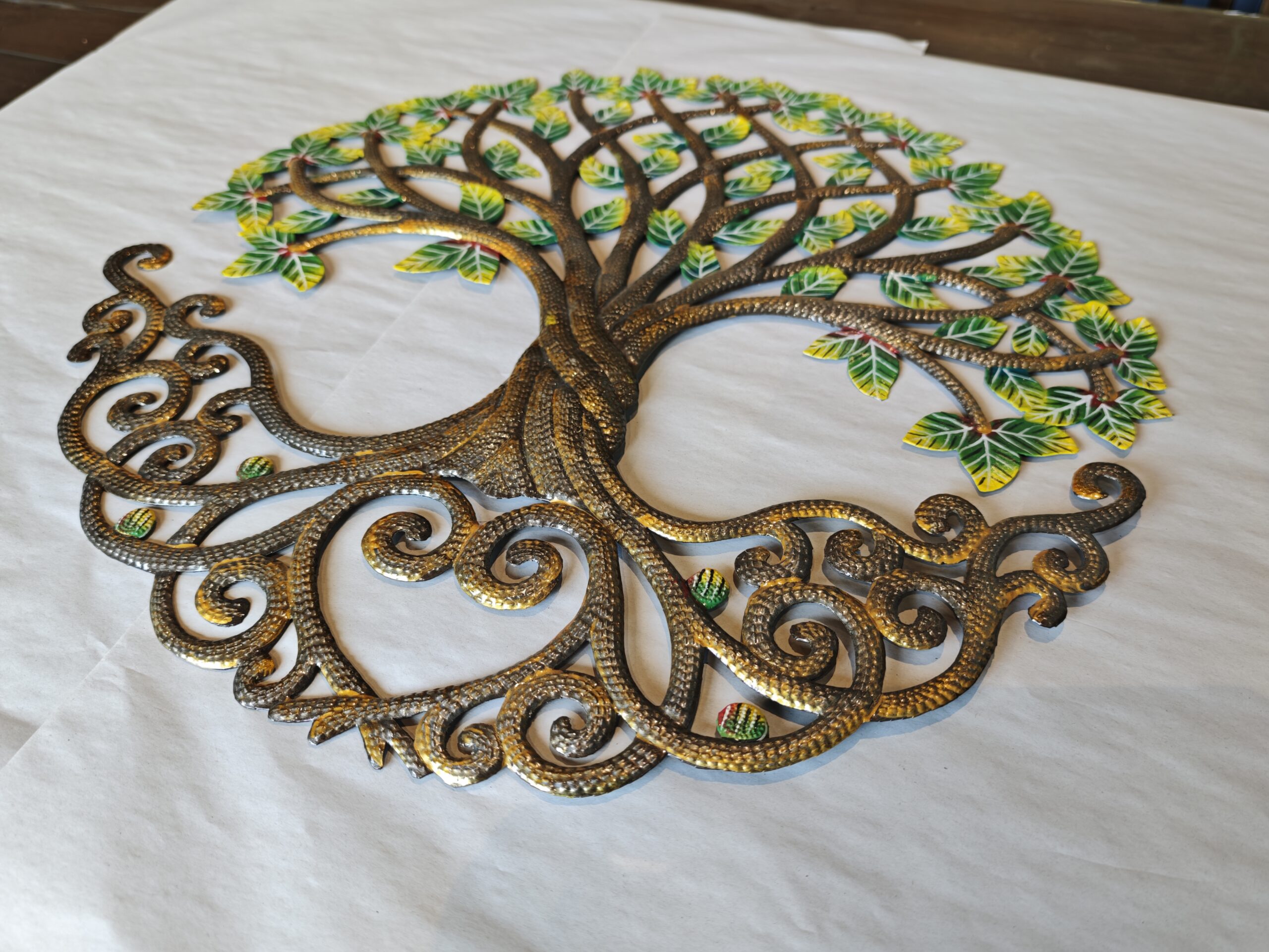 Ölfass Wanddekoration Lebensbaum grün mit geflochtenem Stamm und Herz 58cm eliassen.co.uk 6