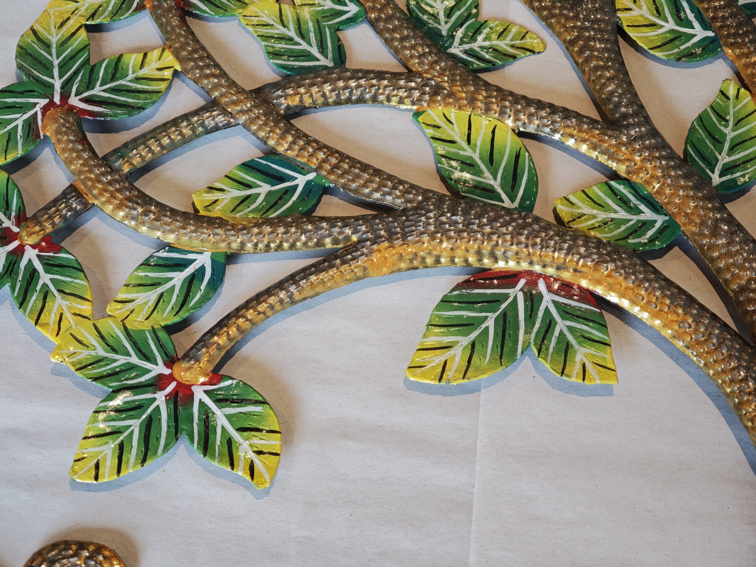 Ölfass Wanddekoration Lebensbaum grün mit geflochtenem Stamm und Herz 58cm eliassen.co.uk 6