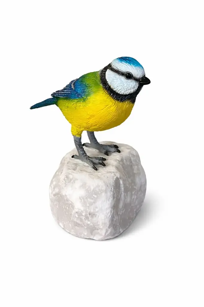 Bronzen beeldje pimpelmees op steen - Eliassen.nl