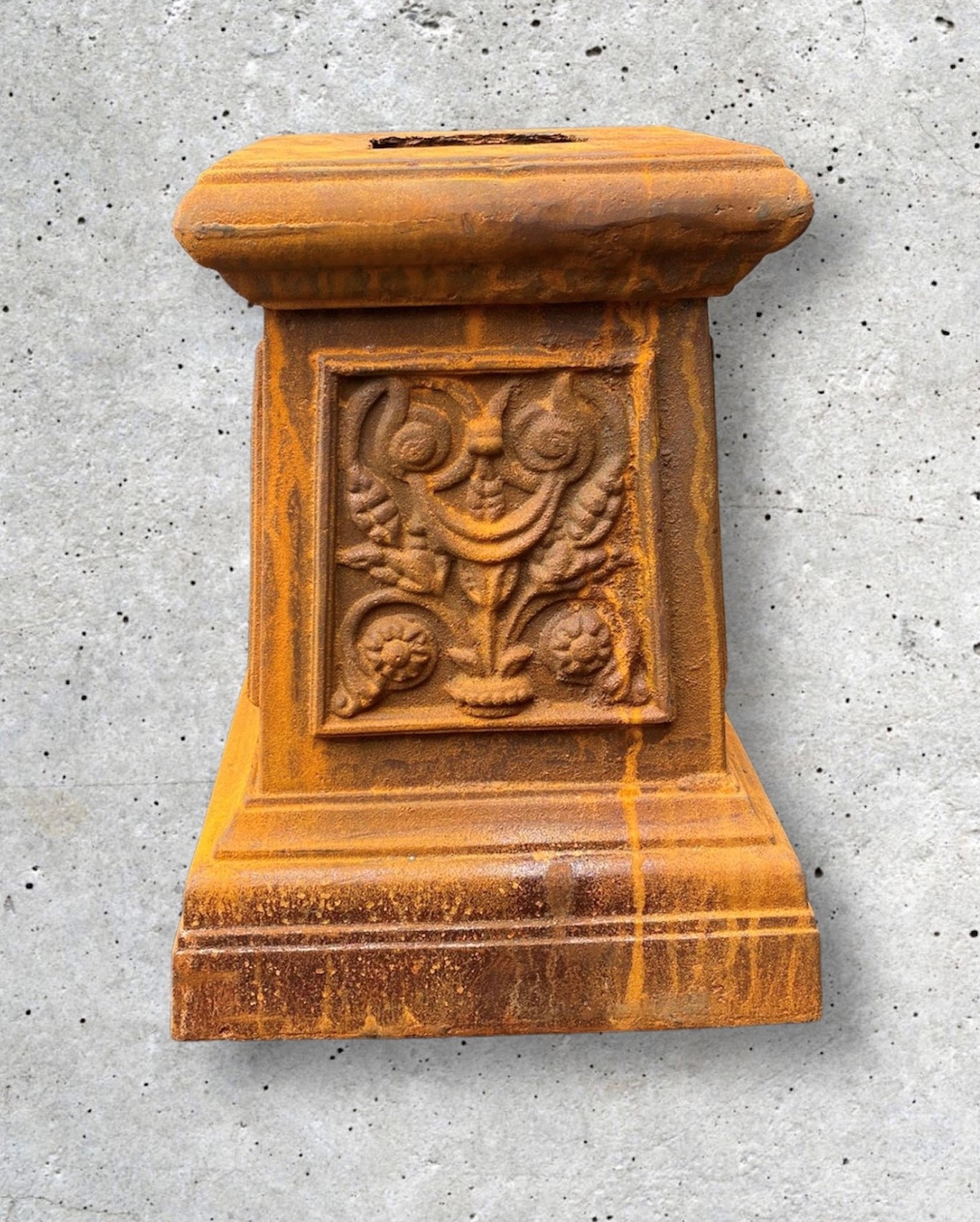 Sokkel bewerkt gietijzer Eliassen.nl