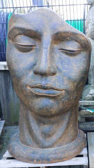 Garden statue head man 119cm high - Eliassen.nl