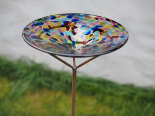 Glazen vogeldrinkschaaltje multicolor - Eliassen.nl