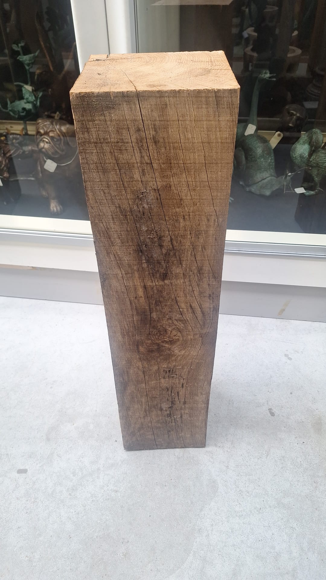 Pedestal oak rough sawn 20x20x80cm - Eliassen.nl