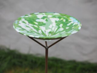 Vogelbadje glas op pin groen en wit - Eliassen.nl