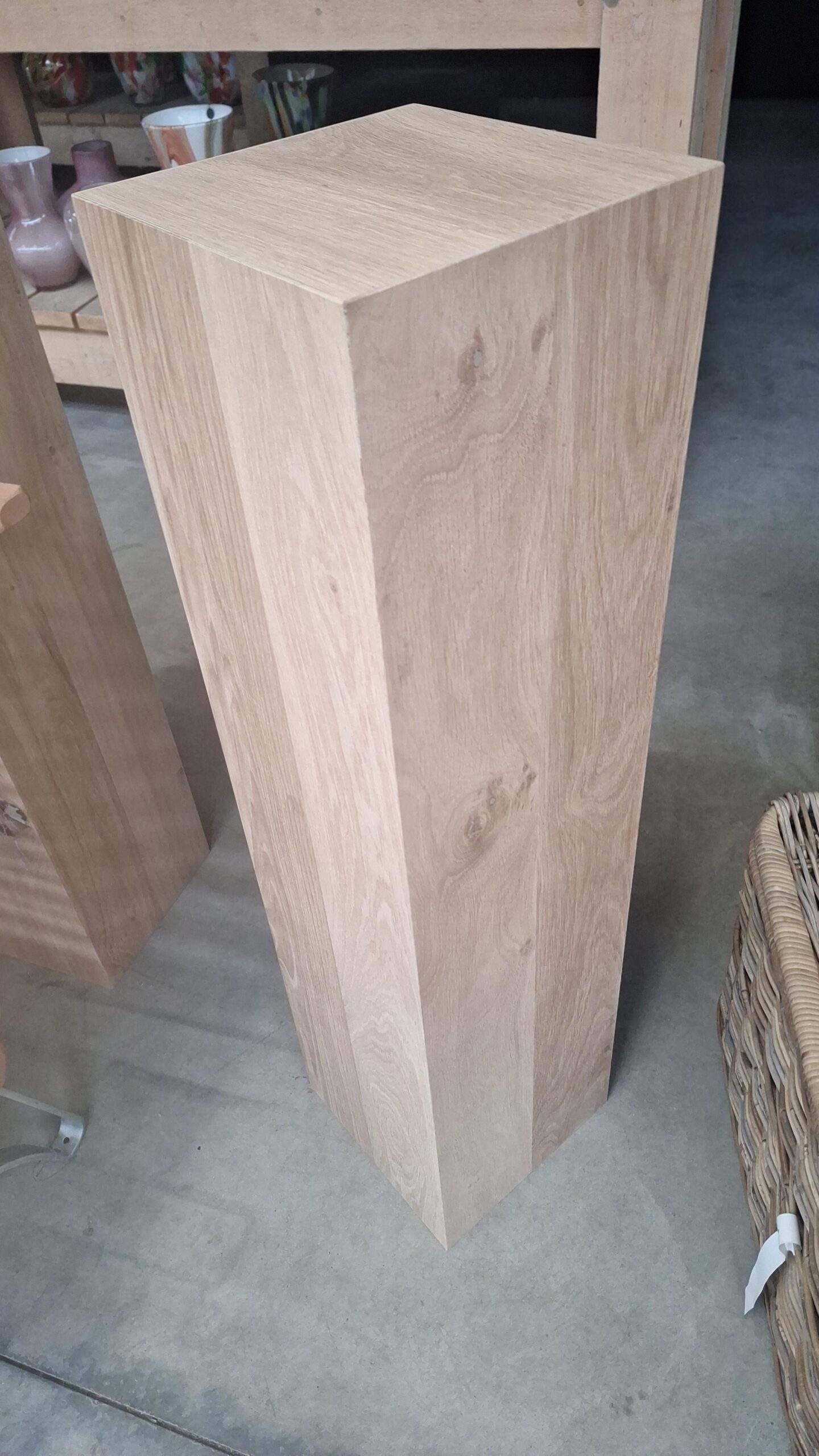 sokkel hol eiken geschaafd 25x25x80cm - Eliassen.nl