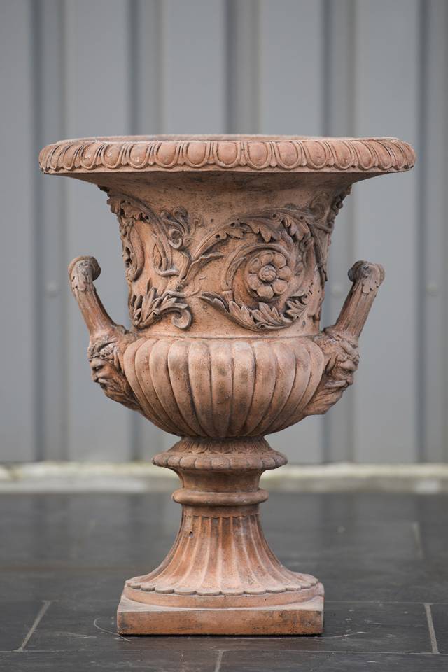 Tuinvaas met bloemen en handvaten 75cm - Eliassen.nl