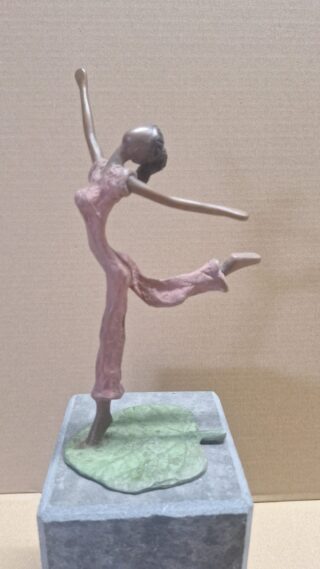 bronzen beeld dansende vrouw - Eliassen.nl