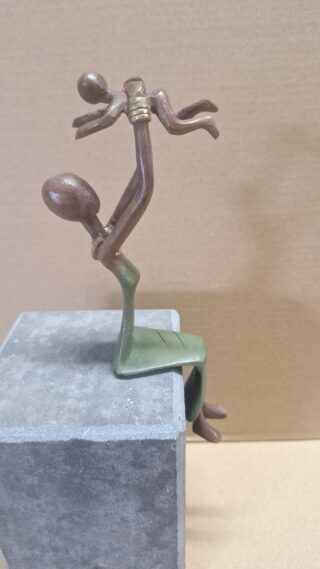 bronzen beeld moeder en kind - Eliassen.nl