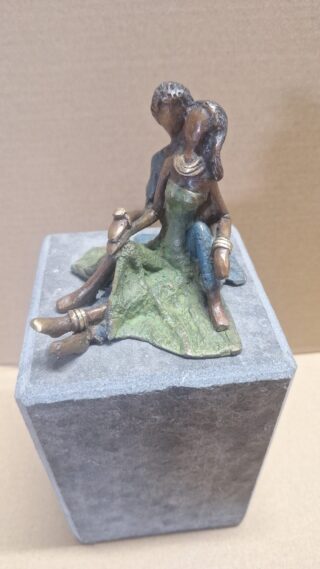 bronzen beeld verliefd stel 10cm - Eliassen.nl
