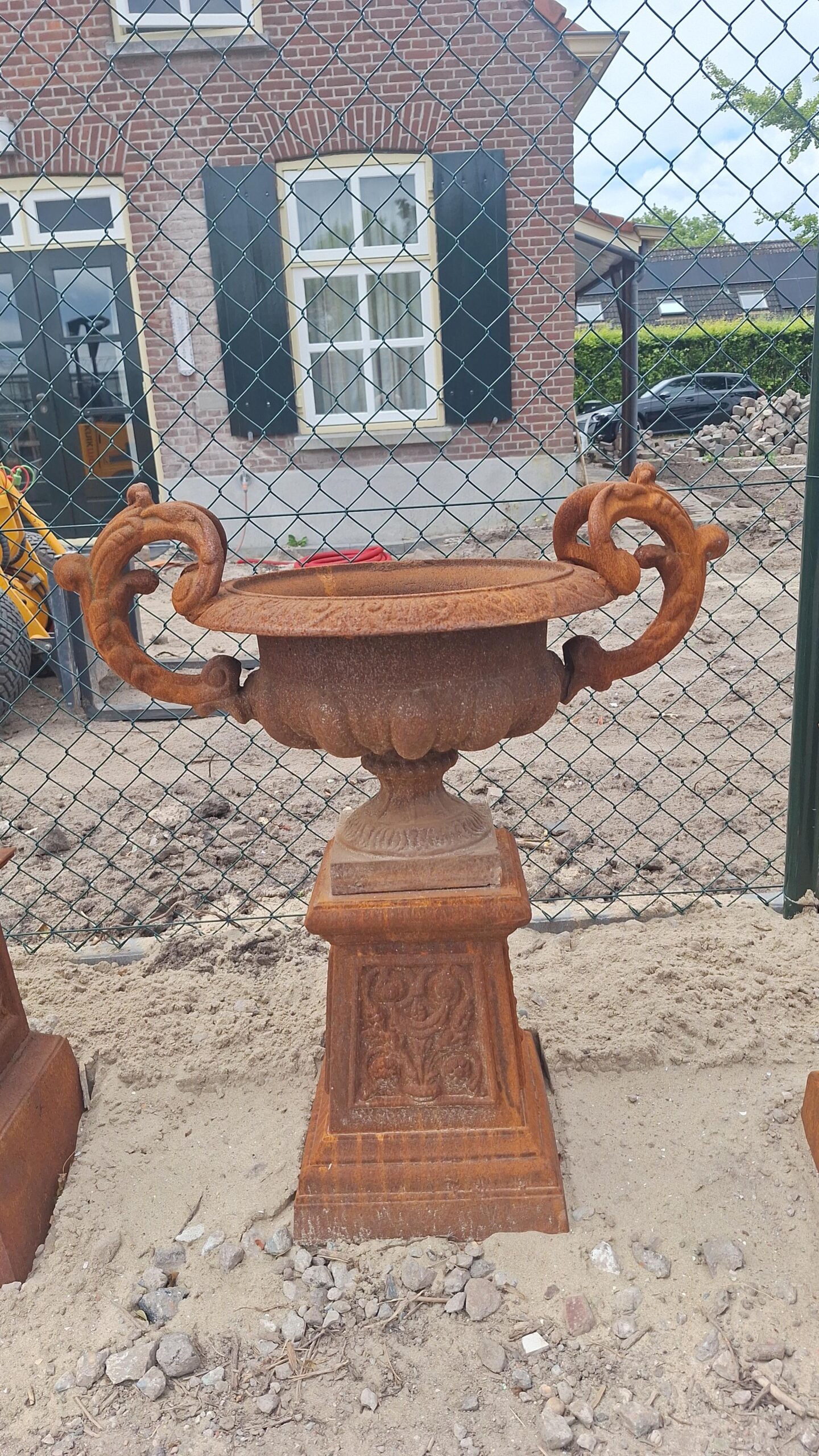 Tuinvaas gietijzer met dubbele oren 81cm