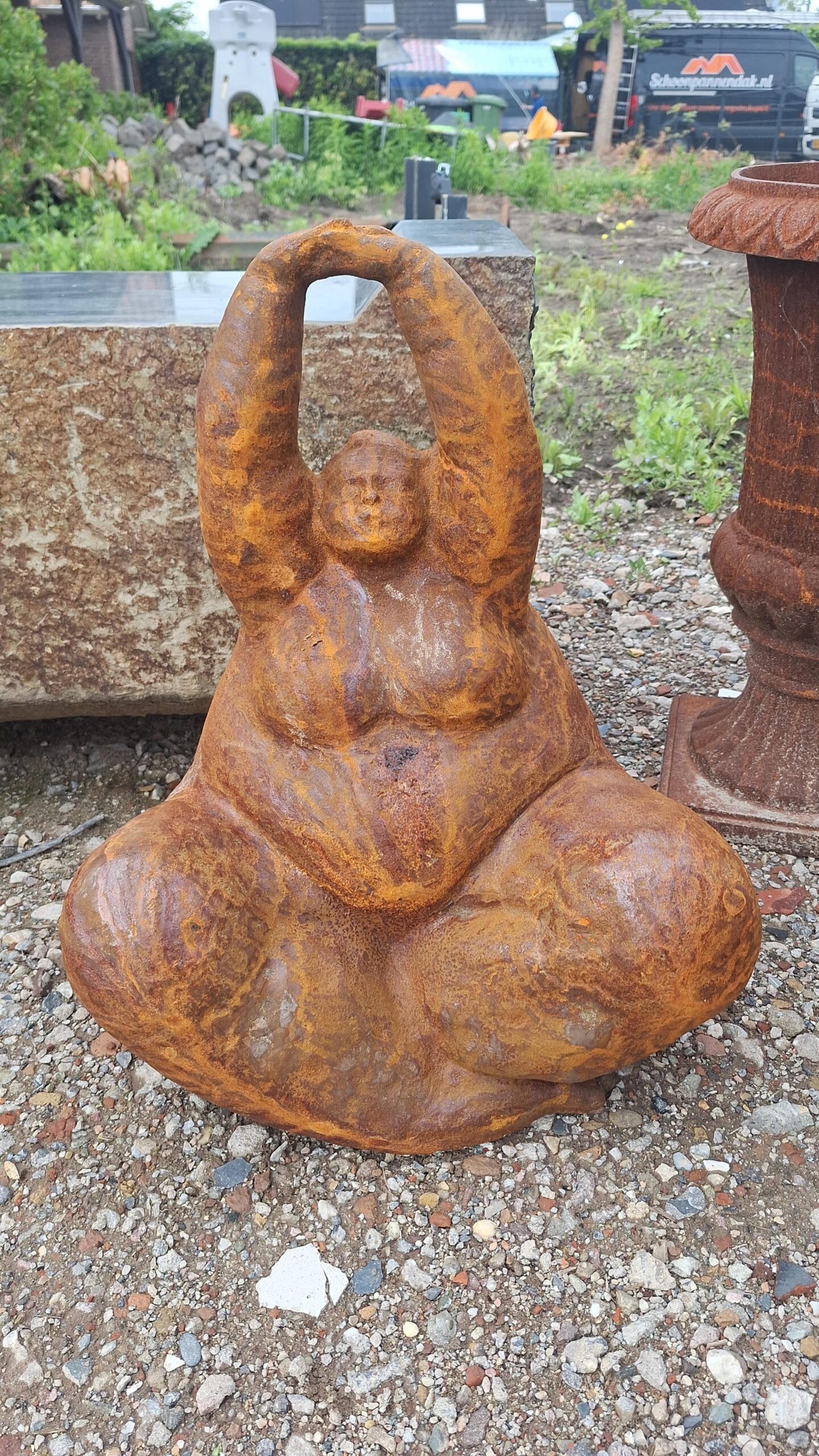 gietijzeren beeld dikke dame 28cm hoog - Eliassen.nl