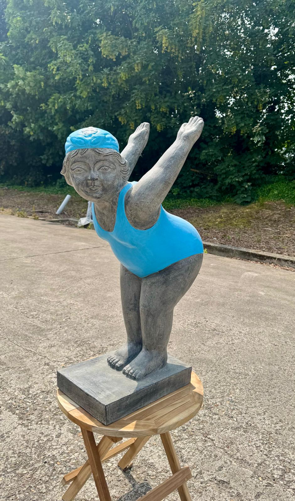 beeld duikende dikke dame 95cm - Eliassen.nl
