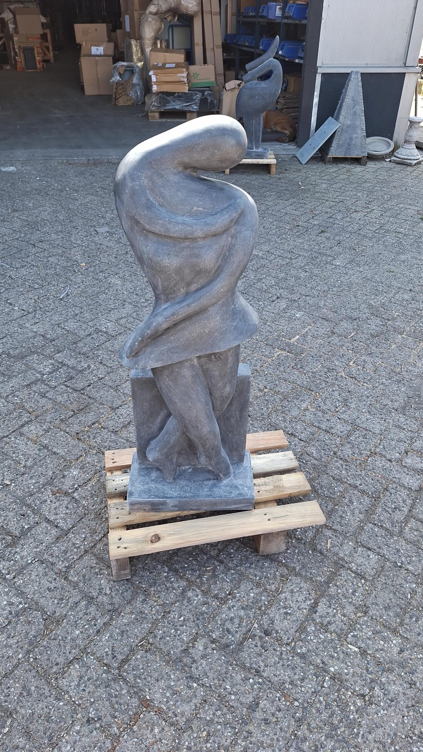 Sculptuur hardsteen Abstract Troost 100cm