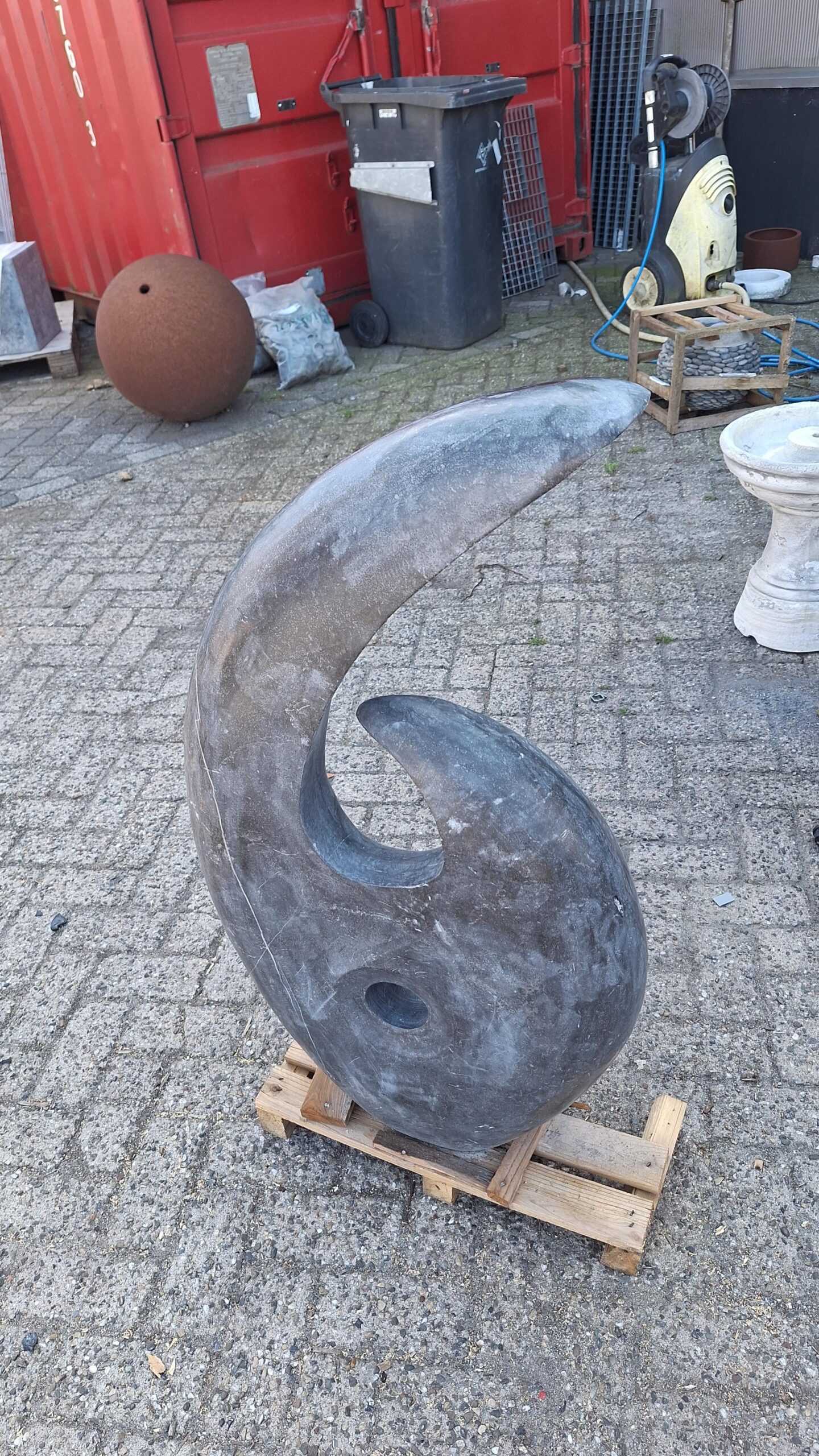 Sculptuur marmer Naar Elkaar Groeiend 100cm
