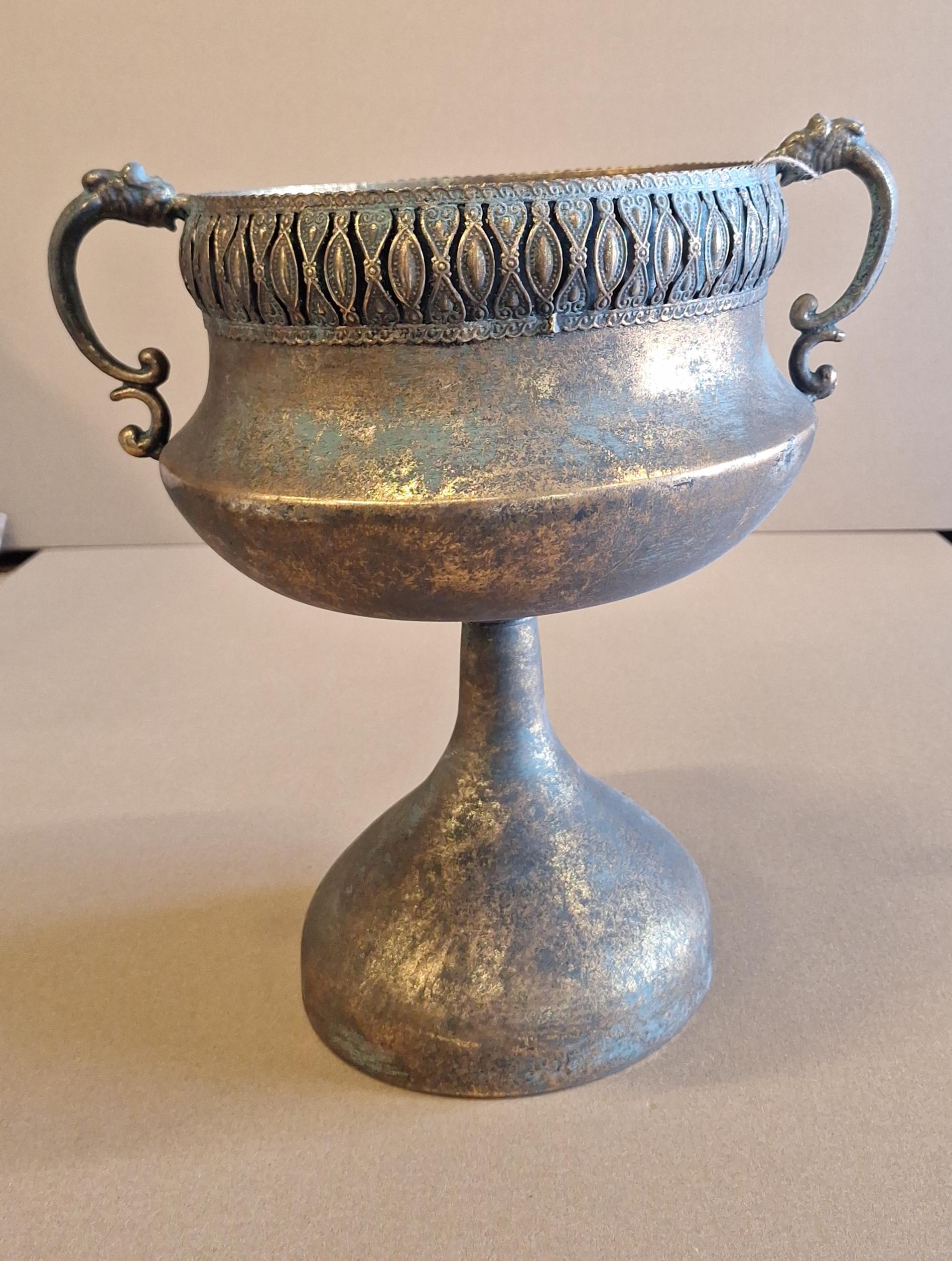 Metalen vaas op voet met oren retro Paris 34cm