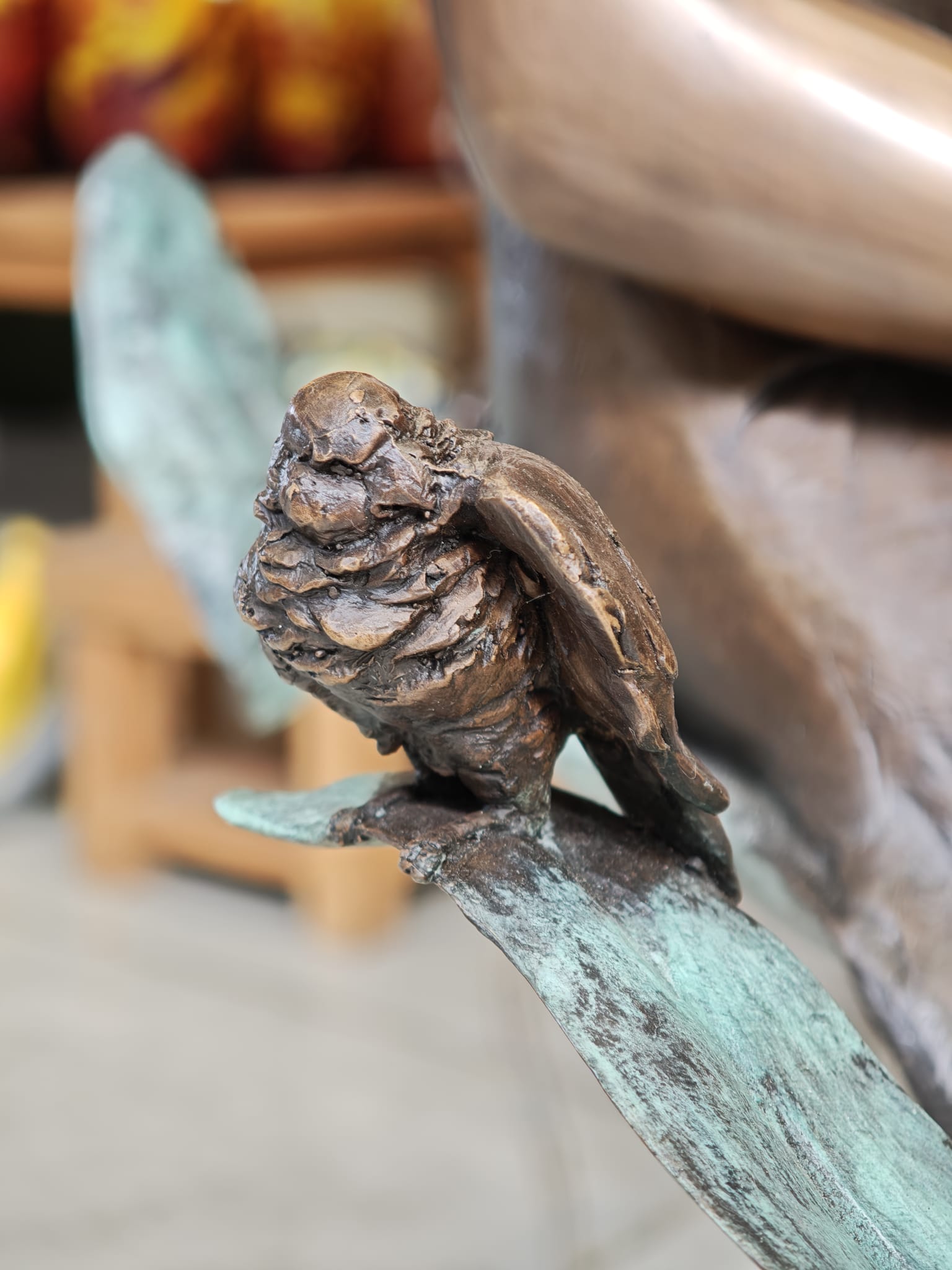 Bronzen beeld jonge vrouw op blad 133cm eliassen.nl 8