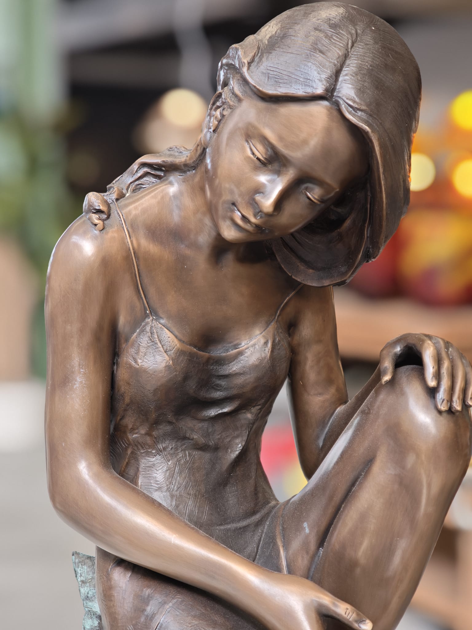 Bronzen beeld jonge vrouw op blad 133cm eliassen.nl 8