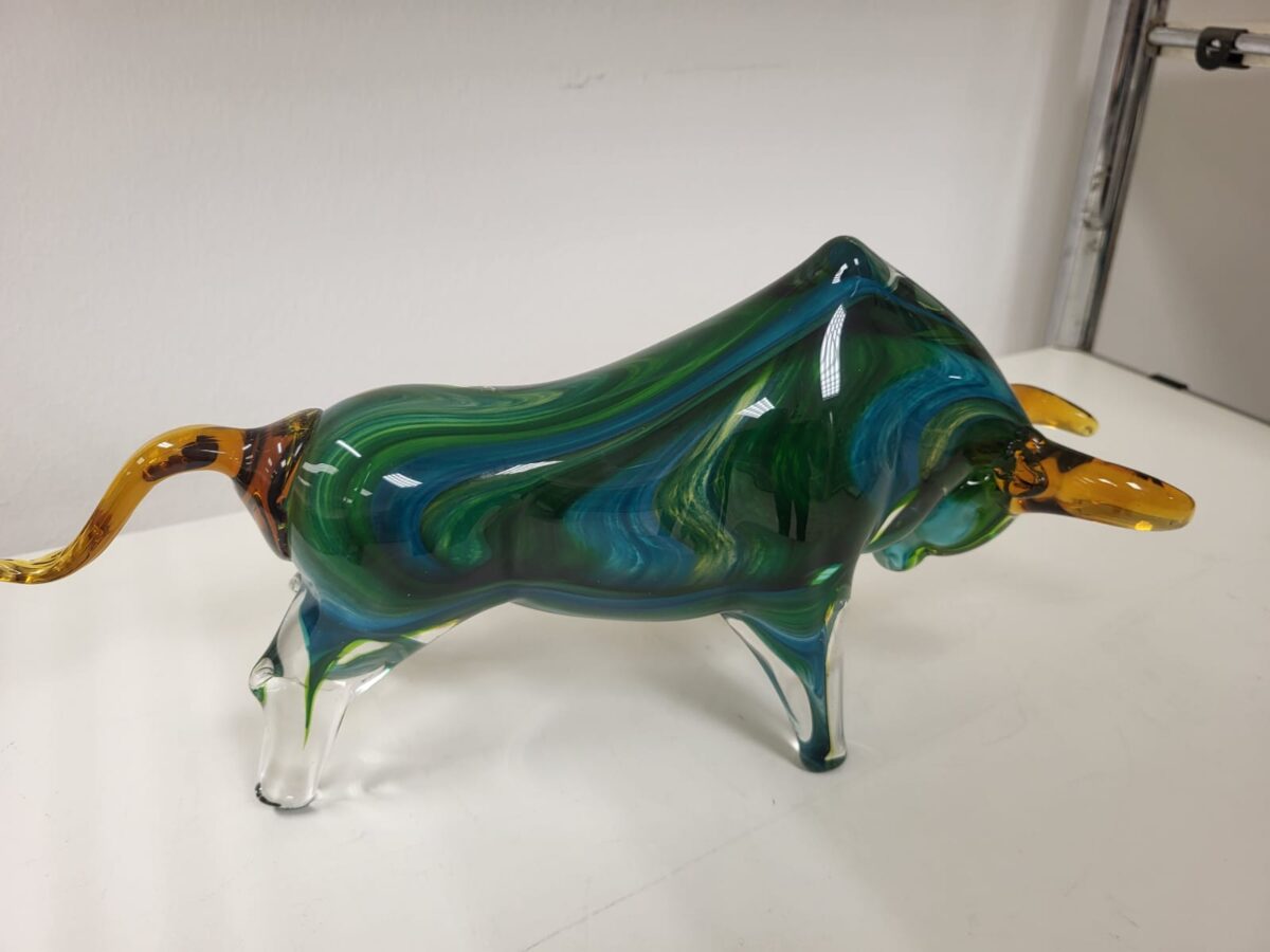 Stier van glas groen 35cm