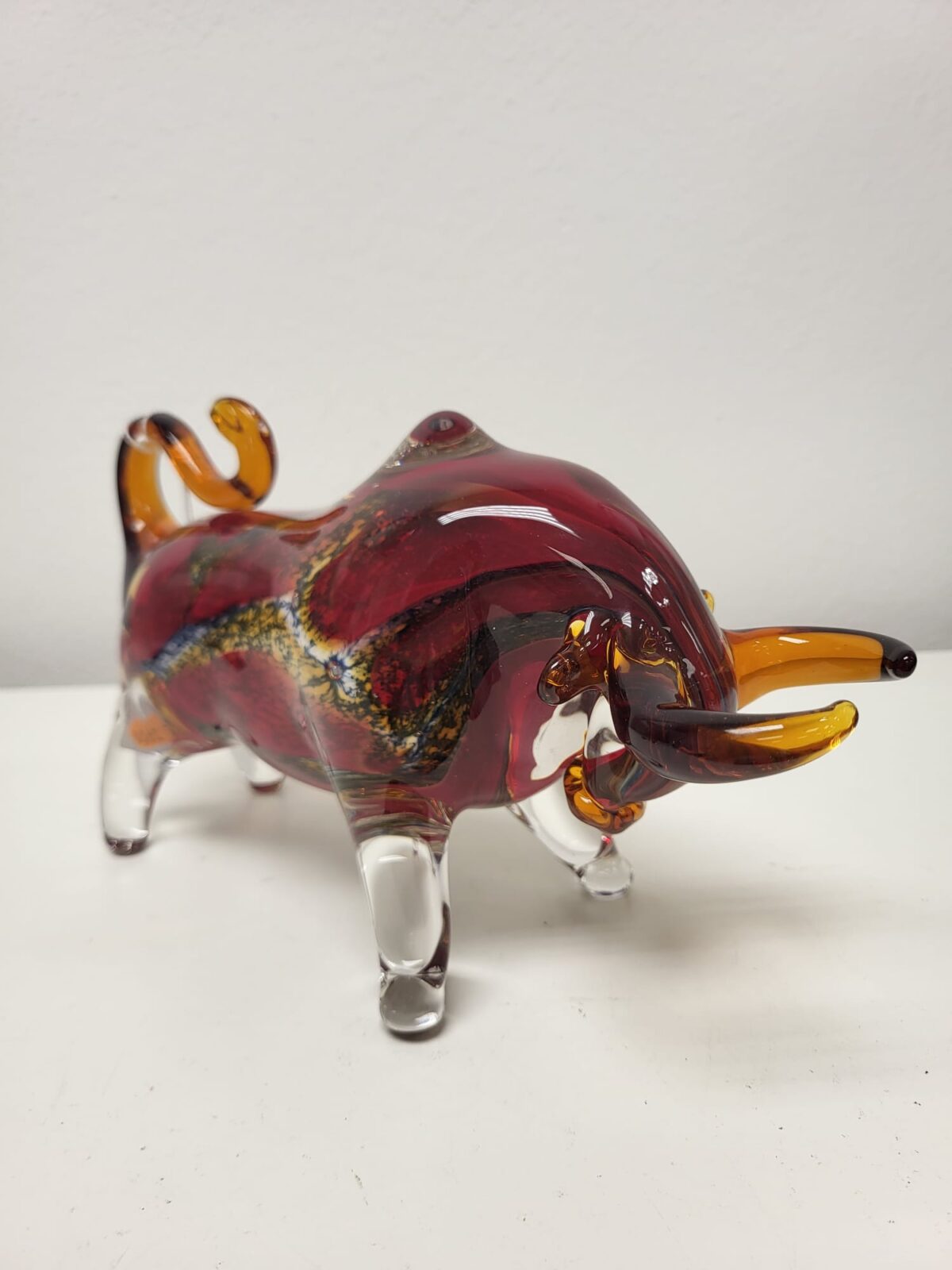 Stier van glas rood 25cm