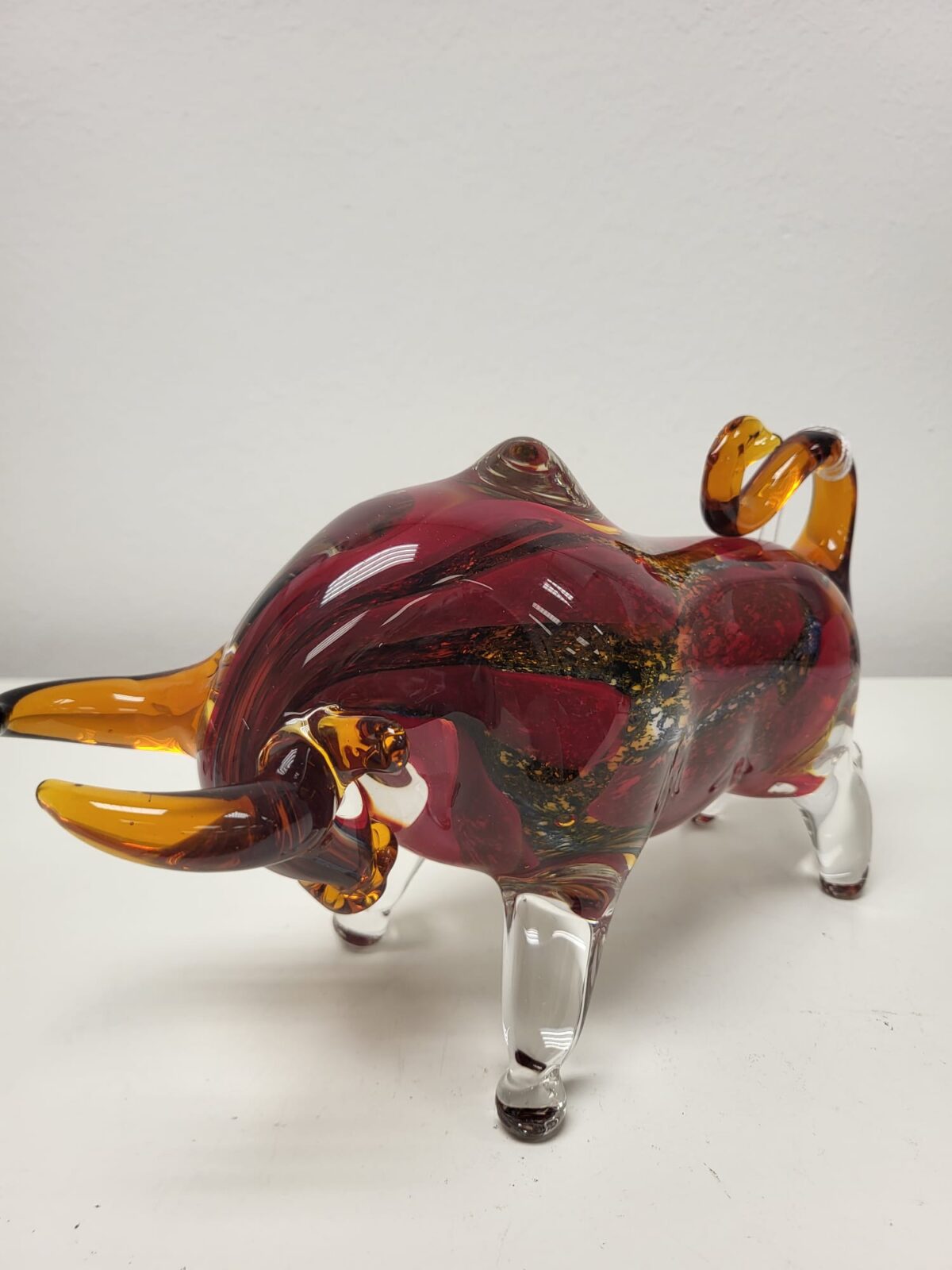 Stier van glas rood 25cm