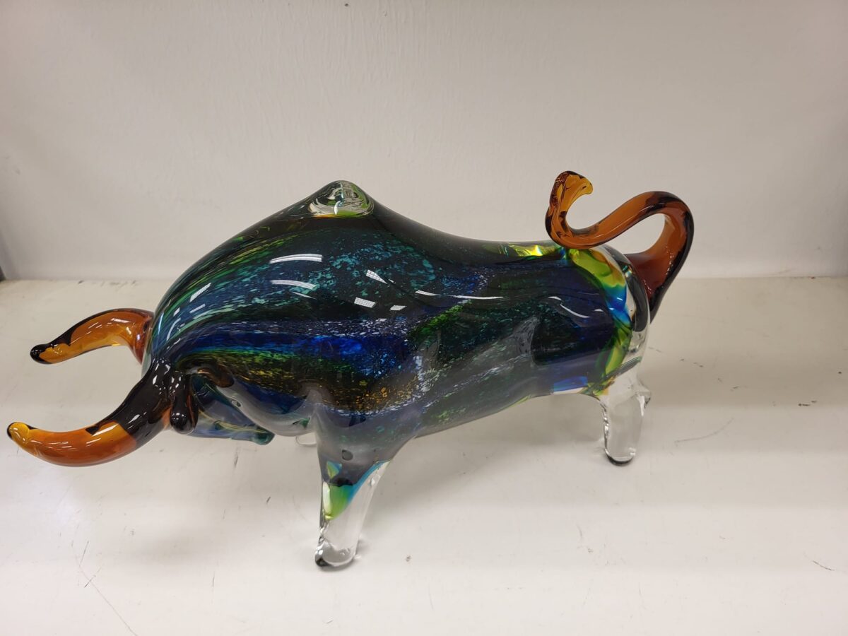 Stier van glas groen 38cm