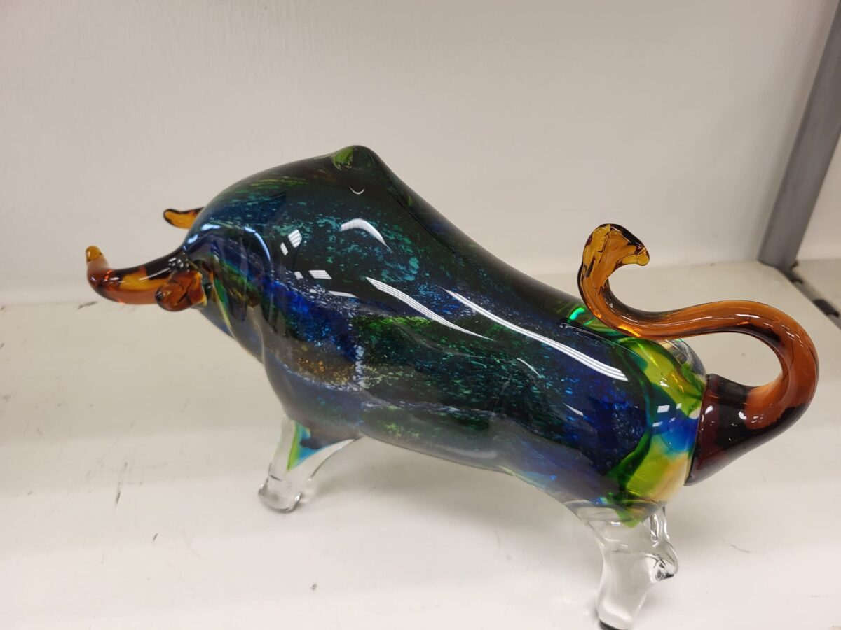 Stier van glas groen 38cm